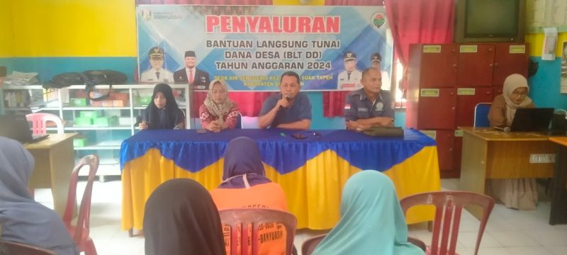 Kades Ardiansyah saat membuka acara penyaluran BLT DD
