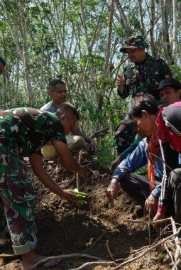 Selain Bangun Jalan, Satgas TMMD Kodim 0402/OKI Juga Lestarikan Lingkungan