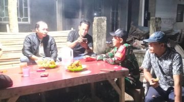 Sembari Patroli Poskamling, Koptu Bambang Irawan Himbau Warga Waspada Bencana Kebakaran Lahan dan Hutan