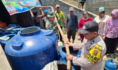 Penyaluran Air Bersih di Teluk Kecapi OI, Warga Bersyukur : Perlu 3 Hari Untuk Jernihkan Air Rawa