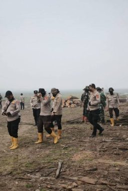 Tim SLOG Polri Back Up Pemadaman Karhutla di Kab. OKI, Sumsel
