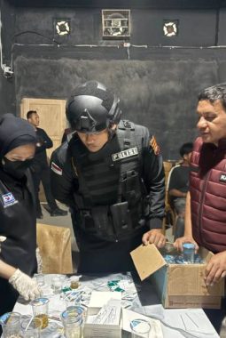 Polres OKI dan BNNK Amankan 13 Orang dalam Razia Narkoba di Cafe GS99*