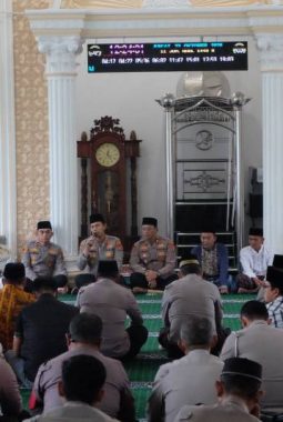 Jumat Keliling, Kapolres OKI Ajak Warga Cegah Karhutla, Narkoba, dan Judi Online