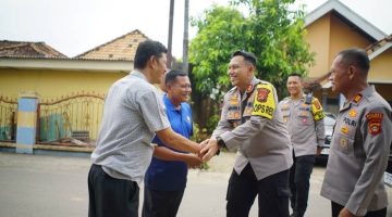 Kapolres OKI Sambangi Warga Cokro, Perkuat Kedekatan dengan Masyarakat